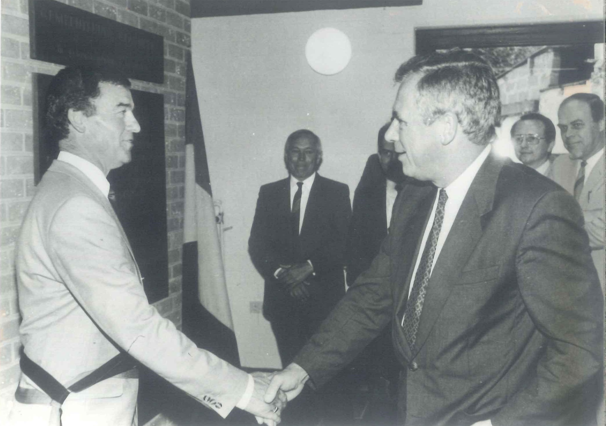 Burgemeester Arsène De Coster 1986 opening nieuw gemeentehuis samen met minister Gaston Geens